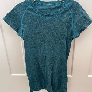 Lululemon Swiftly Tech Short Sleeve Crew in Heathered Peacock